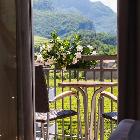 Hotel Continental - Tonelli Hotels Torbole Sul Garda Екстер'єр фото