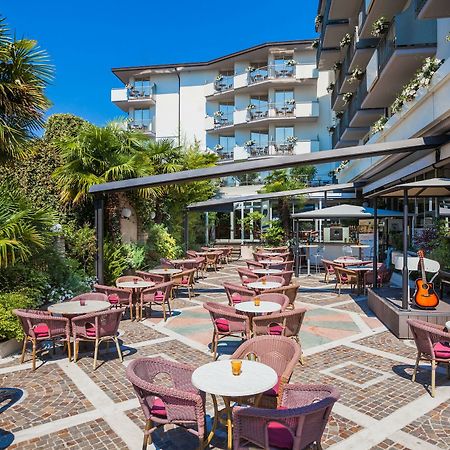 Hotel Continental - Tonelli Hotels Torbole Sul Garda Екстер'єр фото