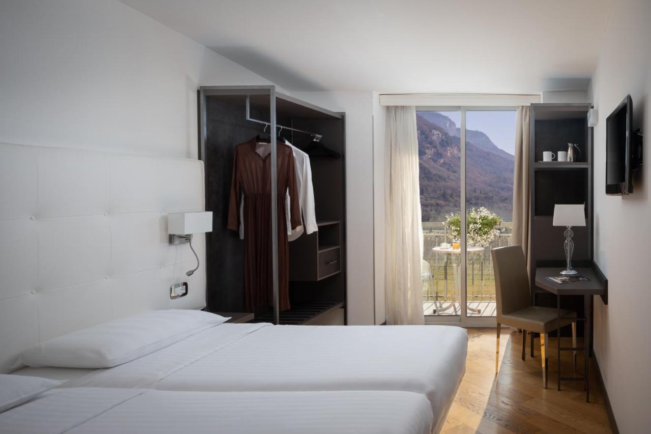 Hotel Continental - Tonelli Hotels Torbole Sul Garda Екстер'єр фото