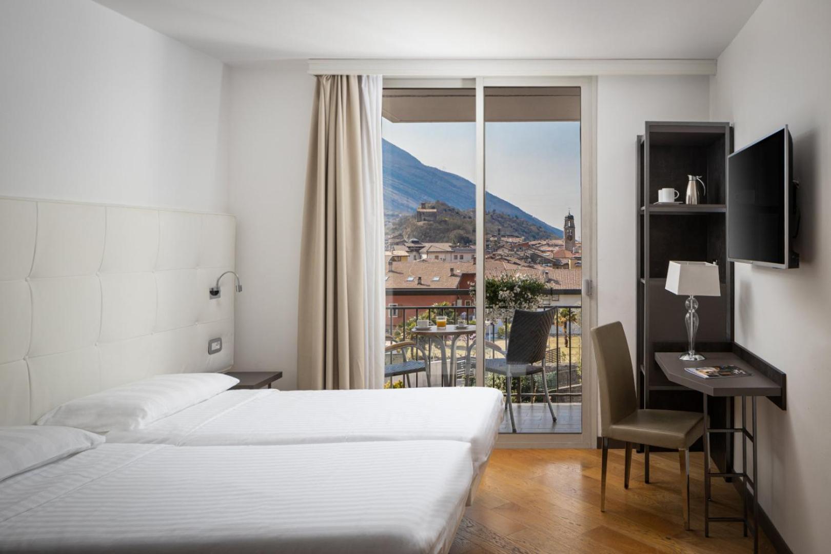 Hotel Continental - Tonelli Hotels Torbole Sul Garda Екстер'єр фото