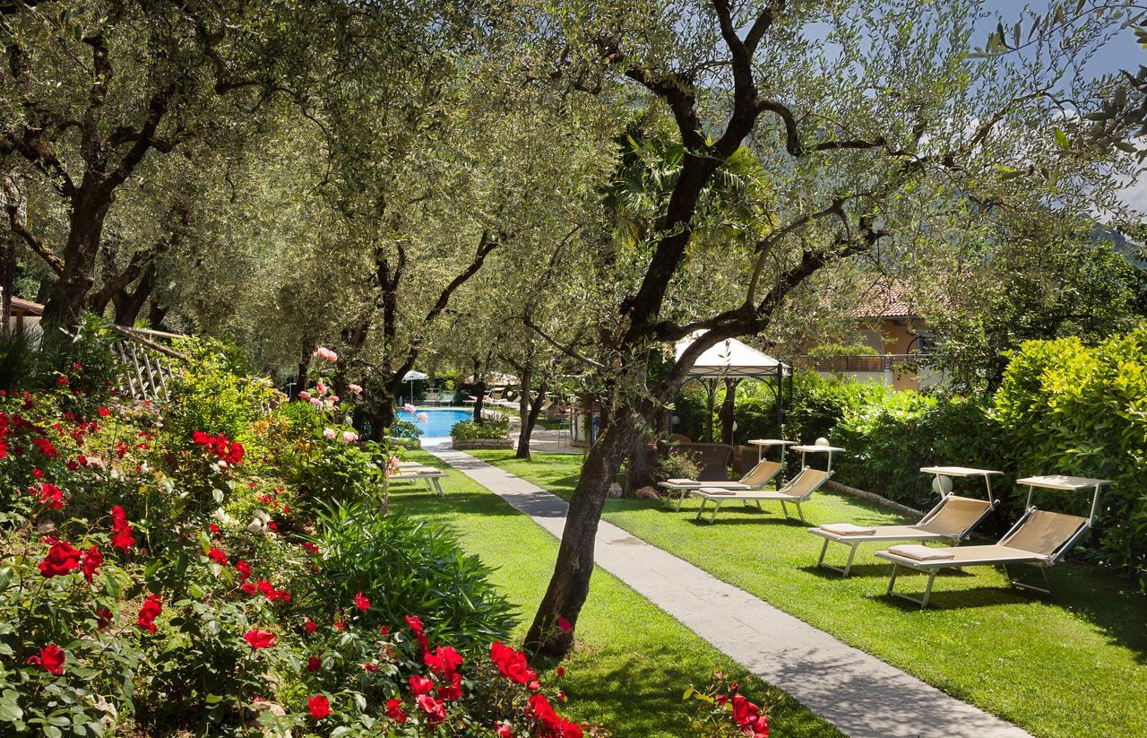 Hotel Continental - Tonelli Hotels Torbole Sul Garda Екстер'єр фото