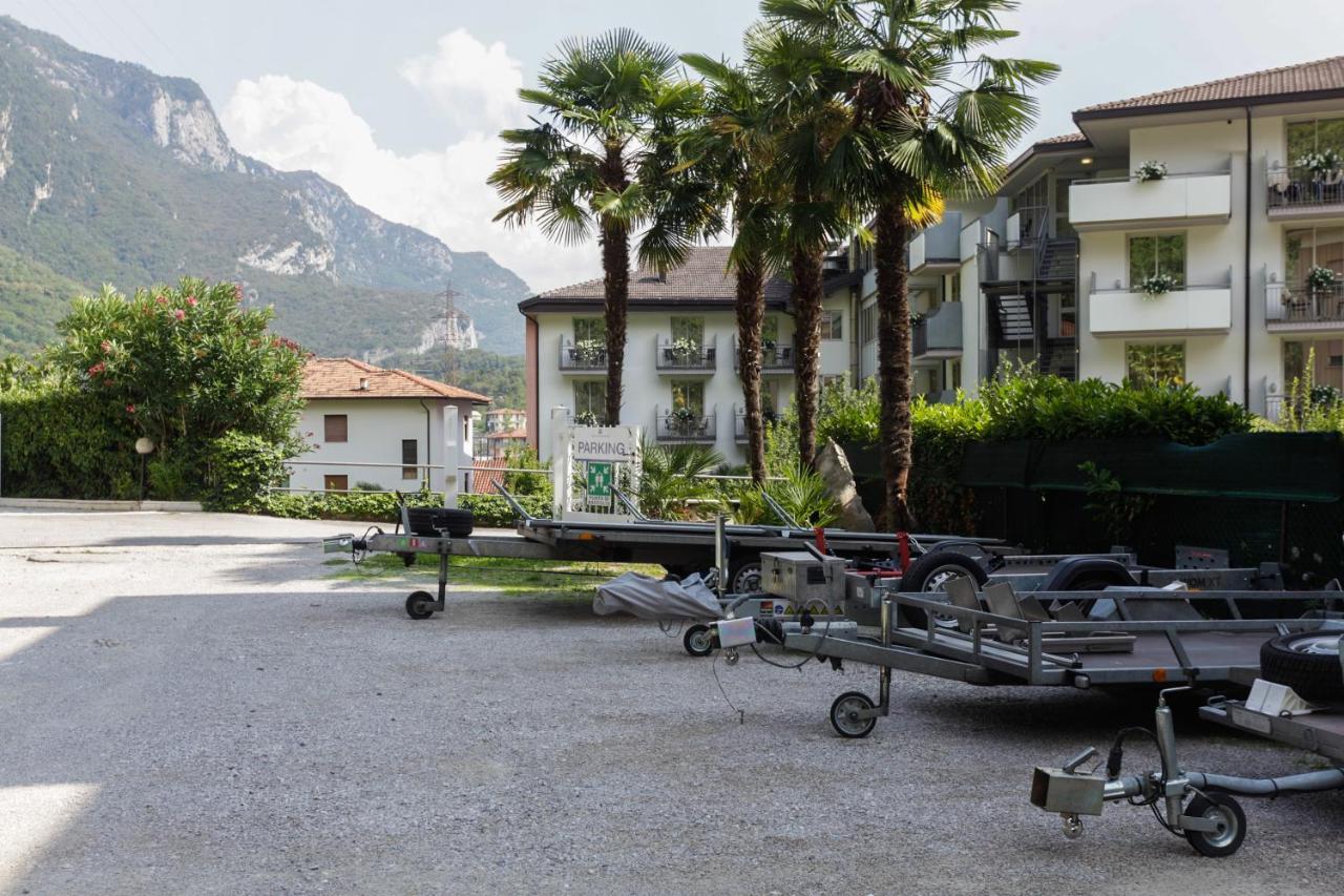 Hotel Continental - Tonelli Hotels Torbole Sul Garda Екстер'єр фото